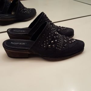 ROPER BLACK LEATHER STUDDED WESTERN MULES SLIP ONS